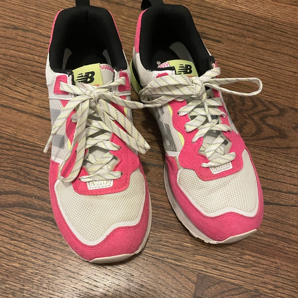 New Balance Womens Sneakers sz 9.5-Rare color combo! Great condition!
